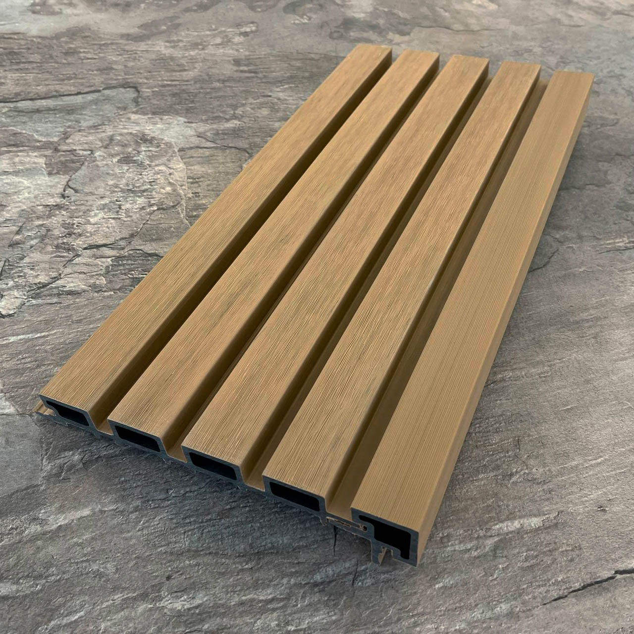 Угол для реечной панели EasyDecking Ко-Экструзия 50х50х4010 Дуб