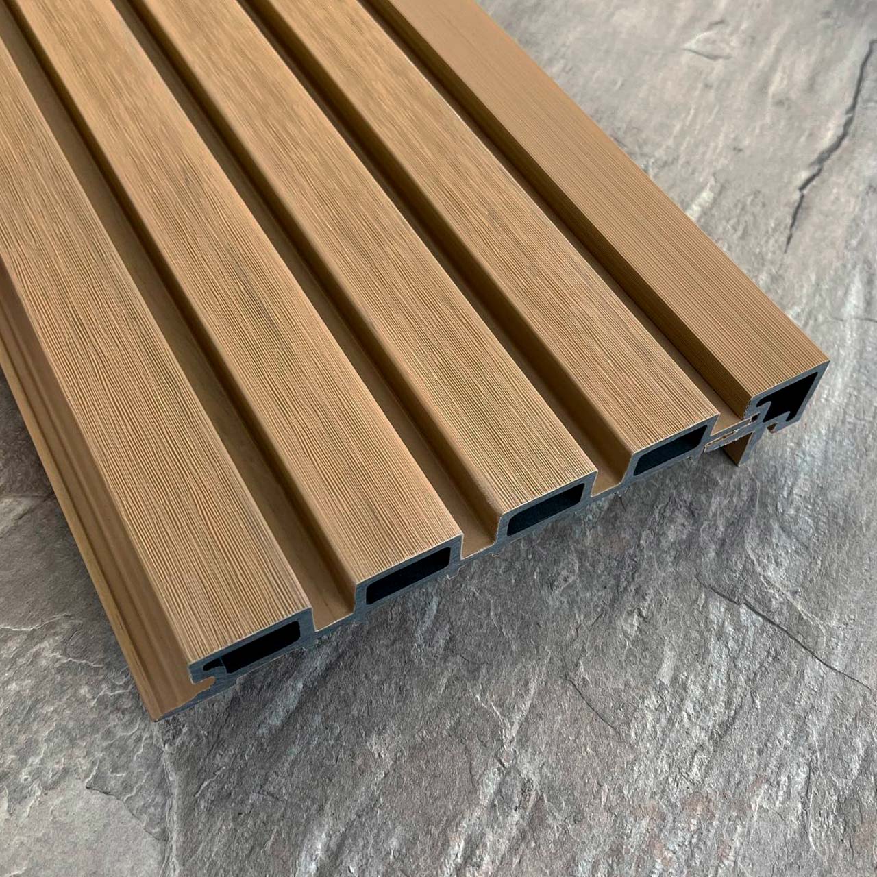 Угол для реечной панели EasyDecking Ко-Экструзия 50х50х4010 Дуб